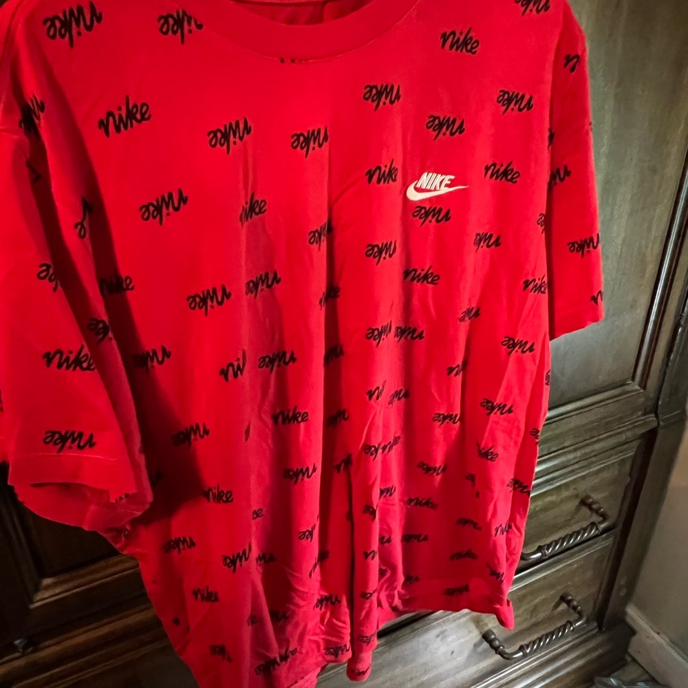 Men or women red and black tee shirts